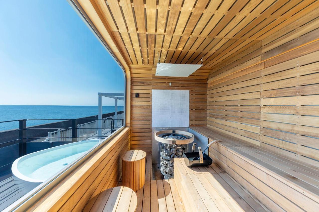 Malibu Hotel Zushi Eksteriør billede